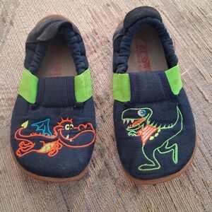 Giesswein Navy Kids Slip-On Shoes with Neon Green Accents and Dino Embroidery